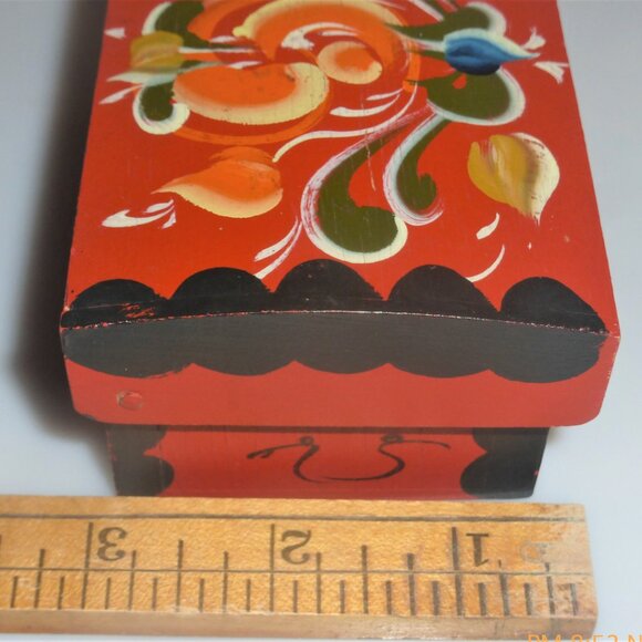 HAND PAINTED WOOD BOX Signed Lille Hammer TRINKET BOX Jewelry Box KEY Ring - Picture 6 of 8